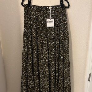 Chic Black and Cream Floral Maxi Skirt